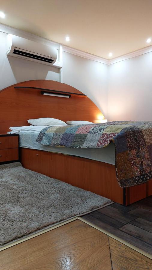 Family Apartmanhotel Gyula Exterior foto