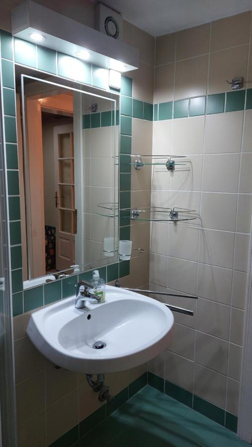 Family Apartmanhotel Gyula Exterior foto