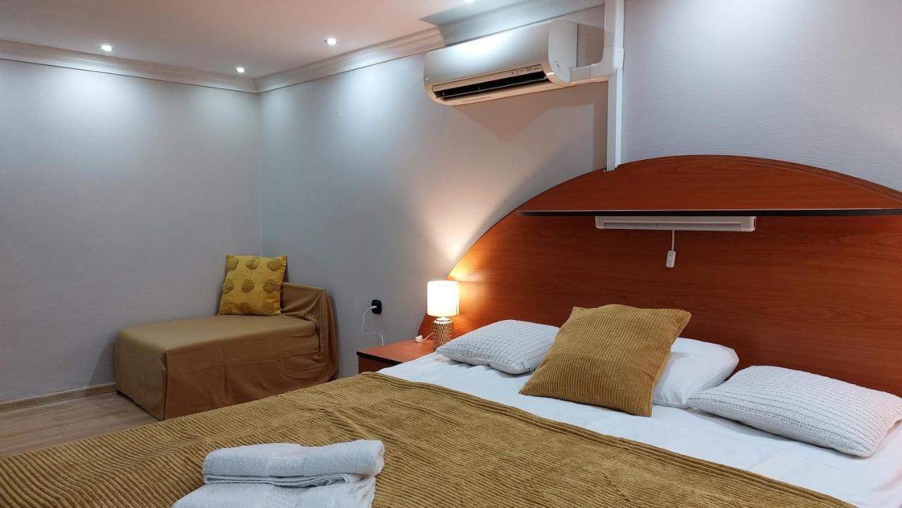 Family Apartmanhotel Gyula Exterior foto