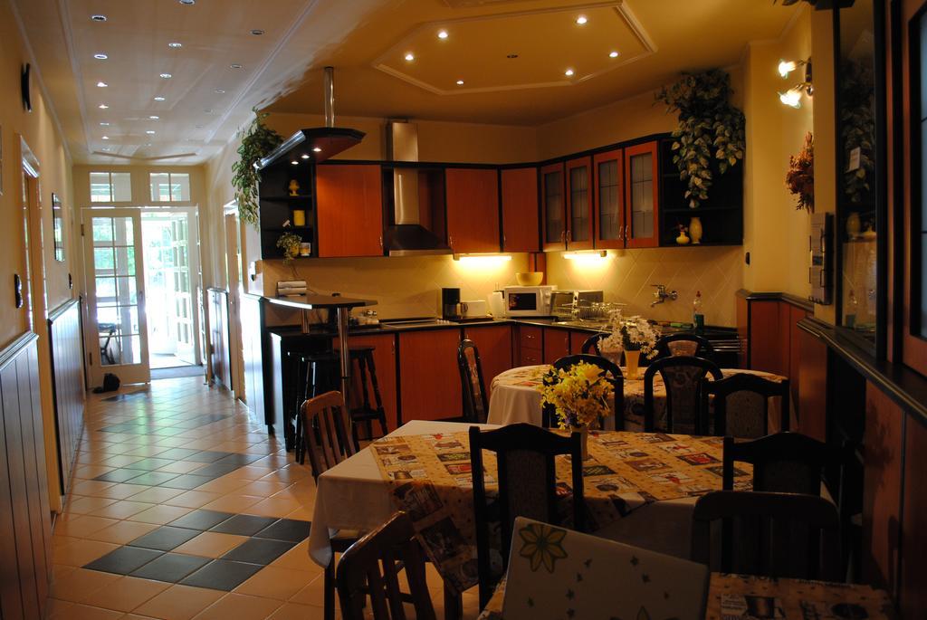 Family Apartmanhotel Gyula Exterior foto