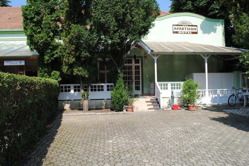 Family Apartmanhotel Gyula Exterior foto